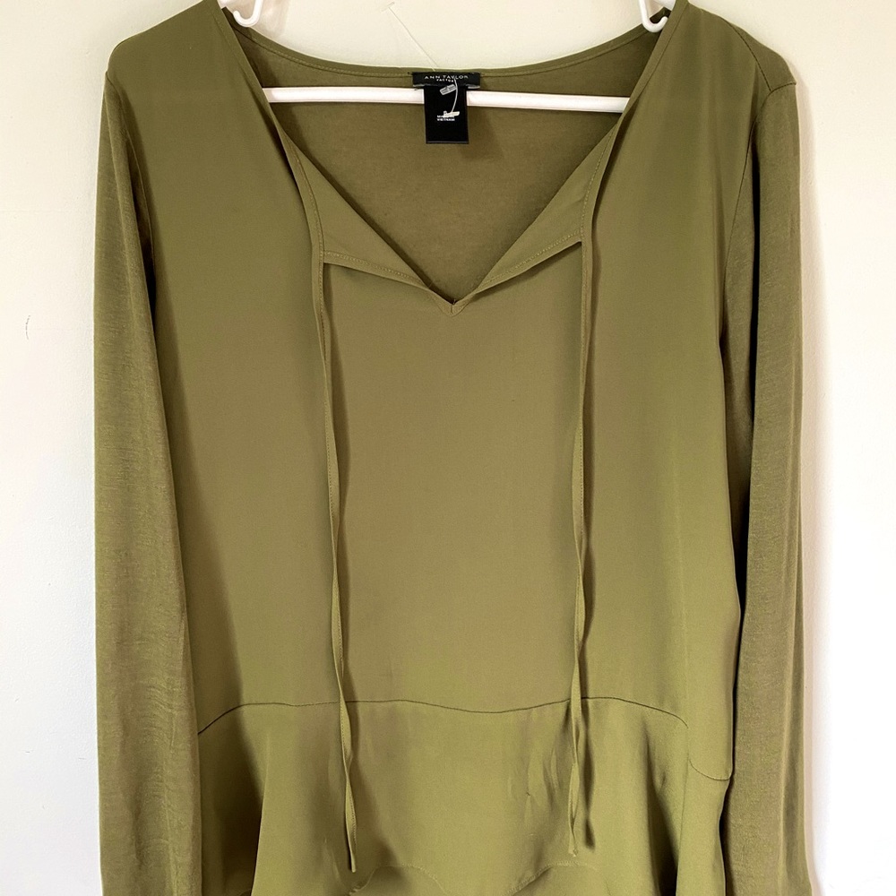 Ann Taylor Women’s Blouse